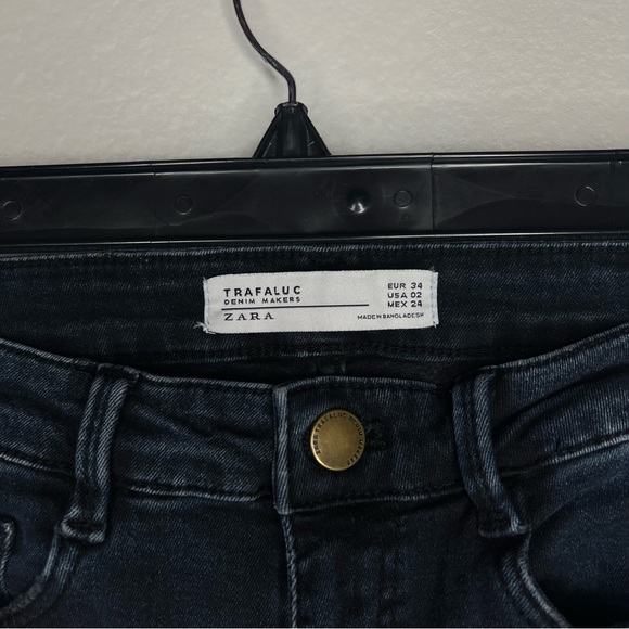 Zara Trafaluc Women's Mid Rise Distressed Dark Wash Denim Skinny Jeans Size 2 - Picture 4 of 6